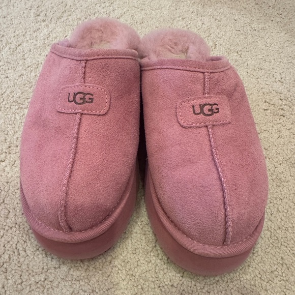 Pink Ugg slippers - Picture 6 of 6